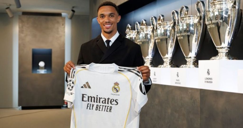 เส้นทางค้าแข้ง เทรนต์ อเล็กซานเดอร์-อาร์โนลด์