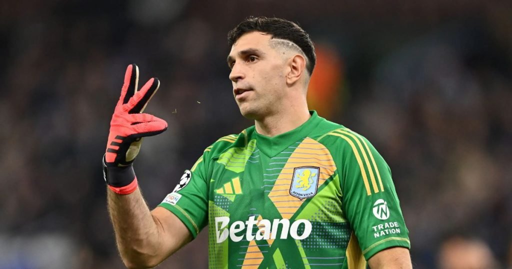 ประวัติ เอมิเลียโน่ มาร์ติเนซ