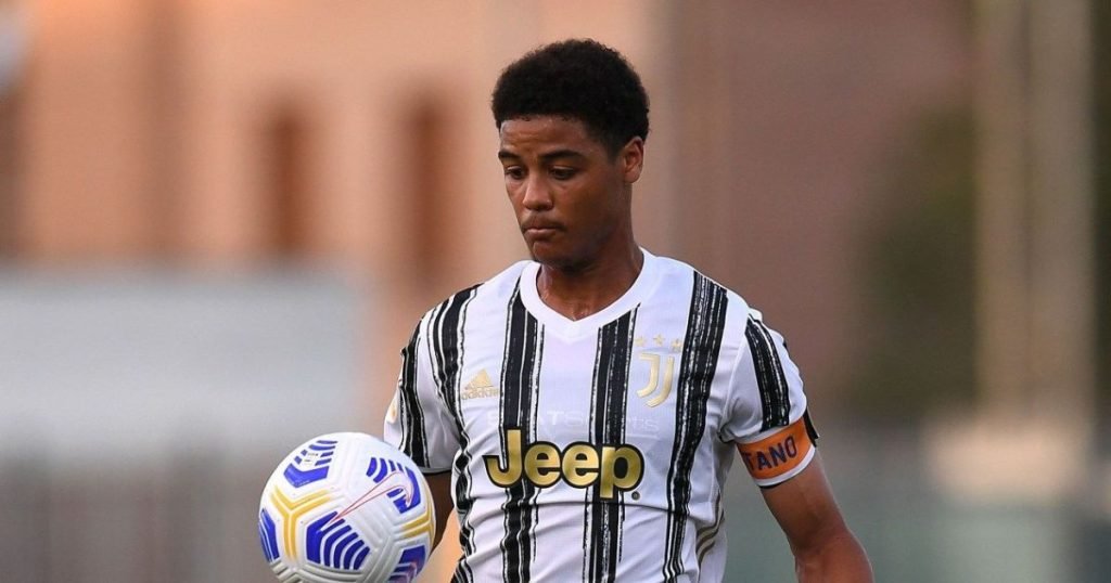 สไตล์การเล่น โคนี่ เดอ วินเทอร์