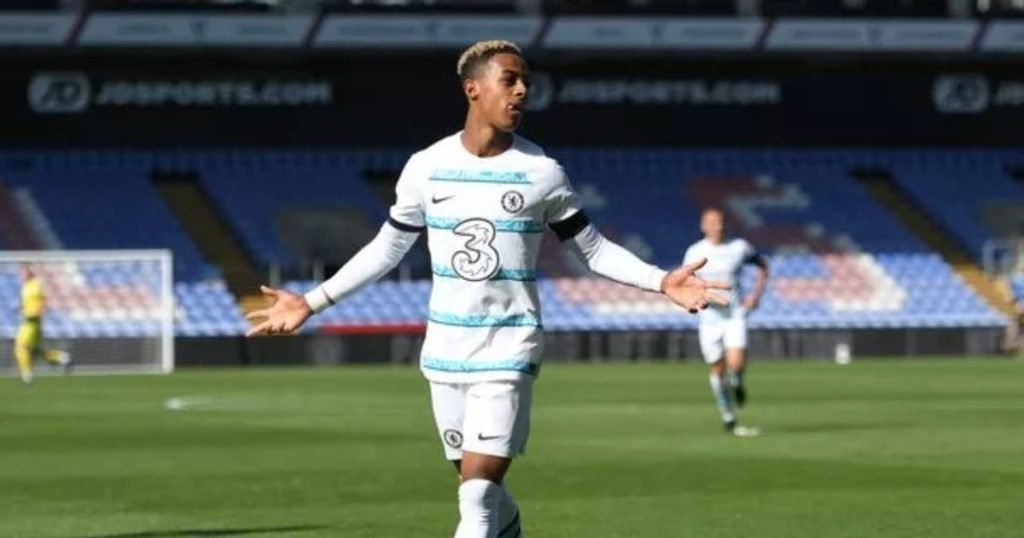 เส้นทางค้าแข้ง โอมารี ฮัทชินสัน